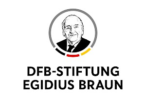 Spende für DFB-Stiftung Egidius Braun